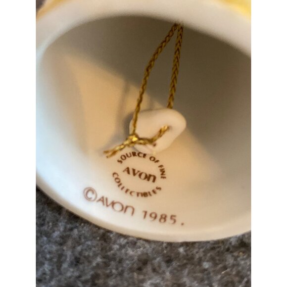VTG Avon Country Girl white yellow flowers Porcelain Bell 1985 - Picture 8 of 8